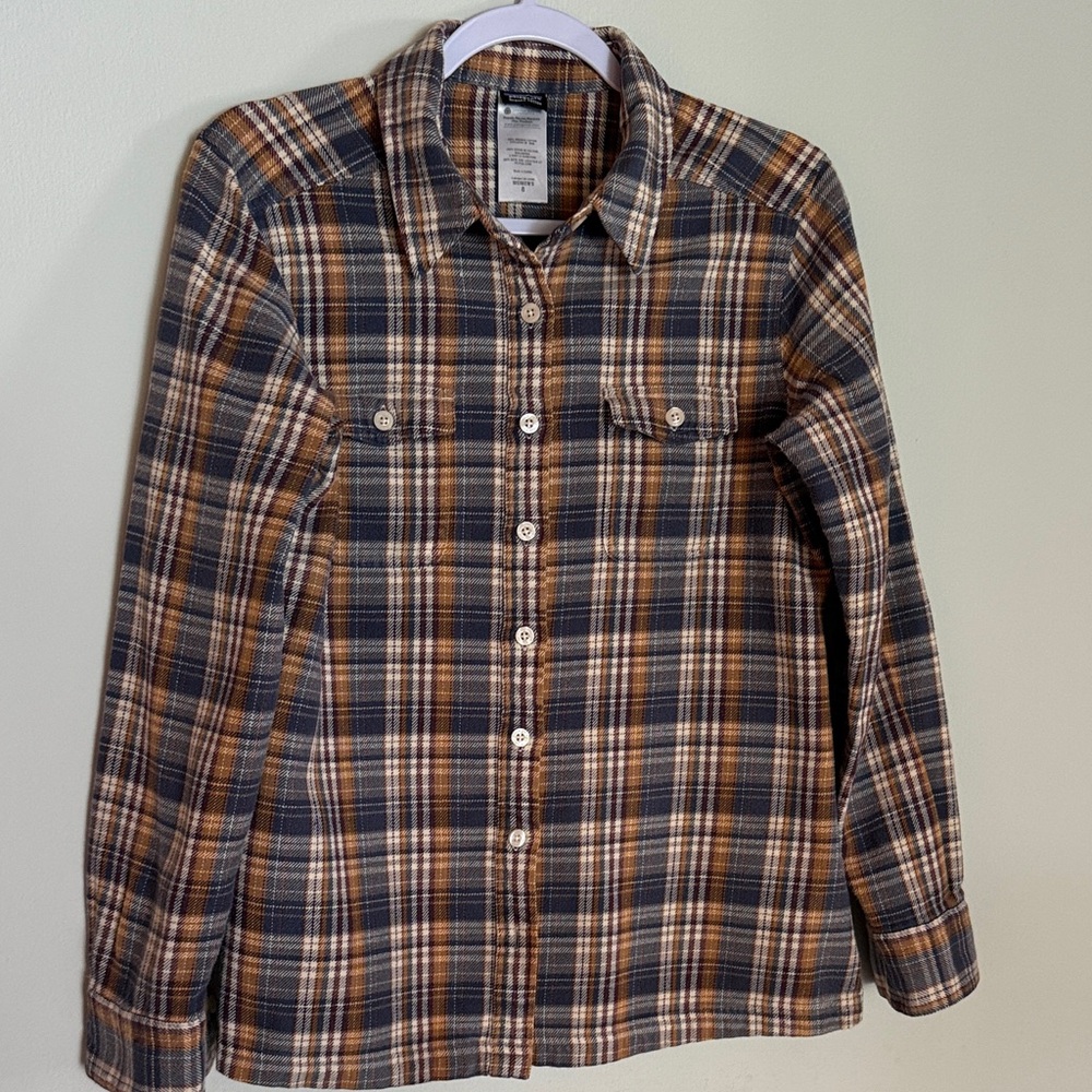 Patagonia women’s 100% organic cotton button down flannel plaid shirt
